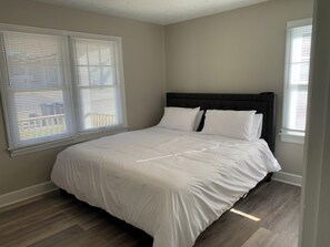 3 habitaciones, tabla de planchar con plancha, wifi y ropa de cama 