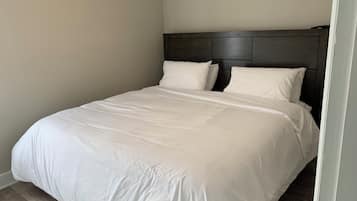 3 habitaciones, tabla de planchar con plancha, wifi y ropa de cama
