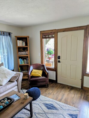 Living area - McCall Idaho getaway - walk to the lake and downtown (McCall)