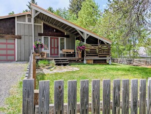 Terrace/patio - McCall Idaho getaway - walk to the lake and downtown (McCall)