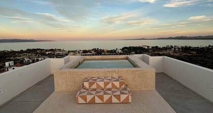 Modern 2 bed/2 bath, 1st floor condo.
Casa Ventosos (Calypso 102).