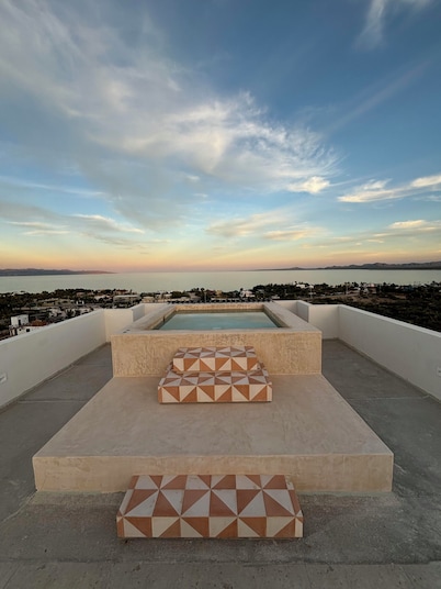 Modern 2 bed/2 bath, 1st floor condo. 
Casa Ventosos (Calypso 102).