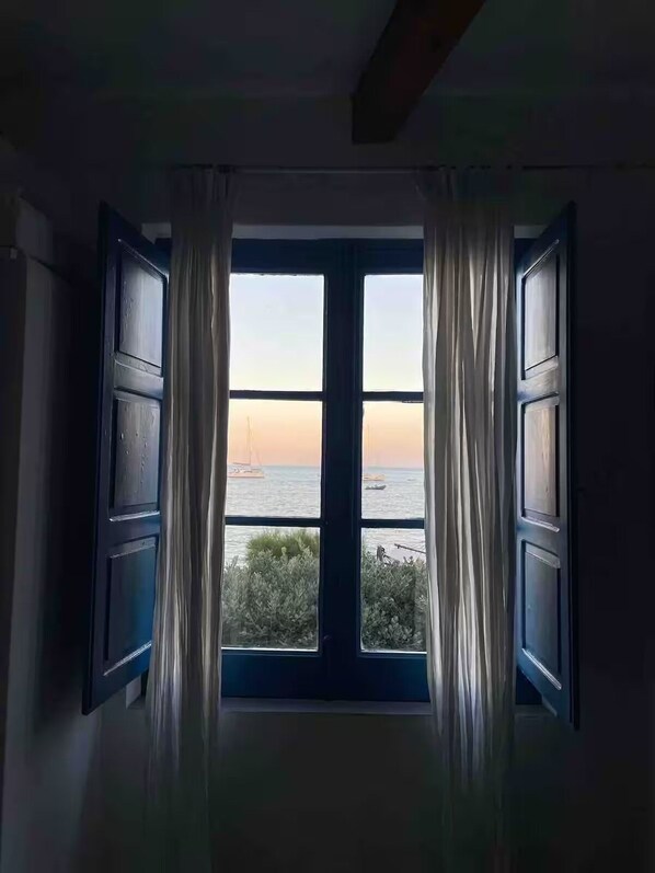 Interior - Mini apartment with charming window overlooking the sea quiet and relaxing. (Lipari-Stromboli)