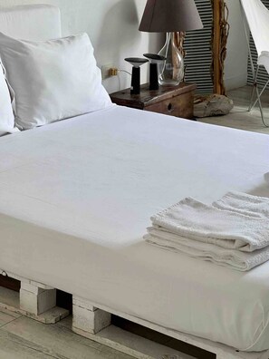 1 bedroom, iron/ironing board, WiFi, bed sheets - Mini apartment with charming window overlooking the sea quiet and relaxing. (Lipari-Stromboli)