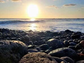 On the beach - Mini apartment with charming window overlooking the sea quiet and relaxing. (Lipari-Stromboli)