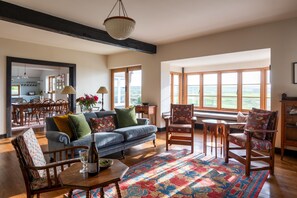 TV, bordtennis og stereoanlegg