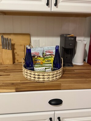 Coffee and/or coffee maker - Beautiful cottage overlooking the golf course. Community pool, gym, basketball. (Sorrento)