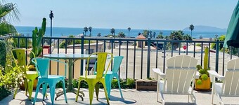 Cozy house 2 minutes from the beach. Beautiful ocean view from the terraces.