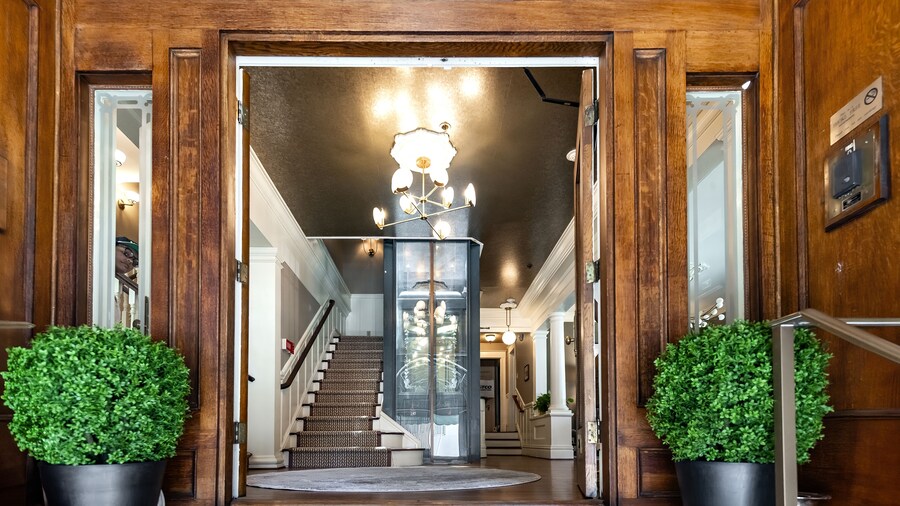 Nob Hill Inn