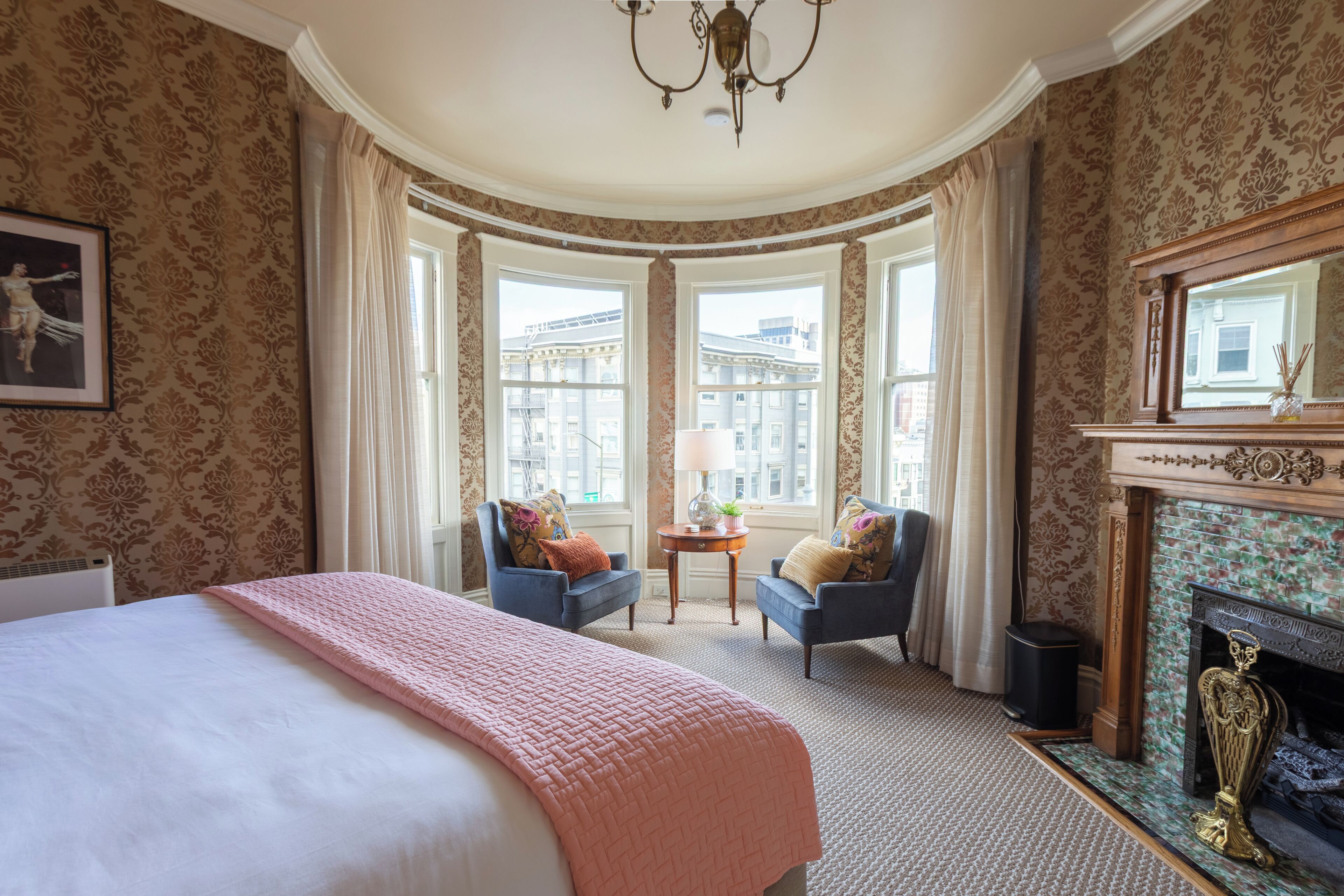 Suite | Premium bedding, individually decorated, individually furnished