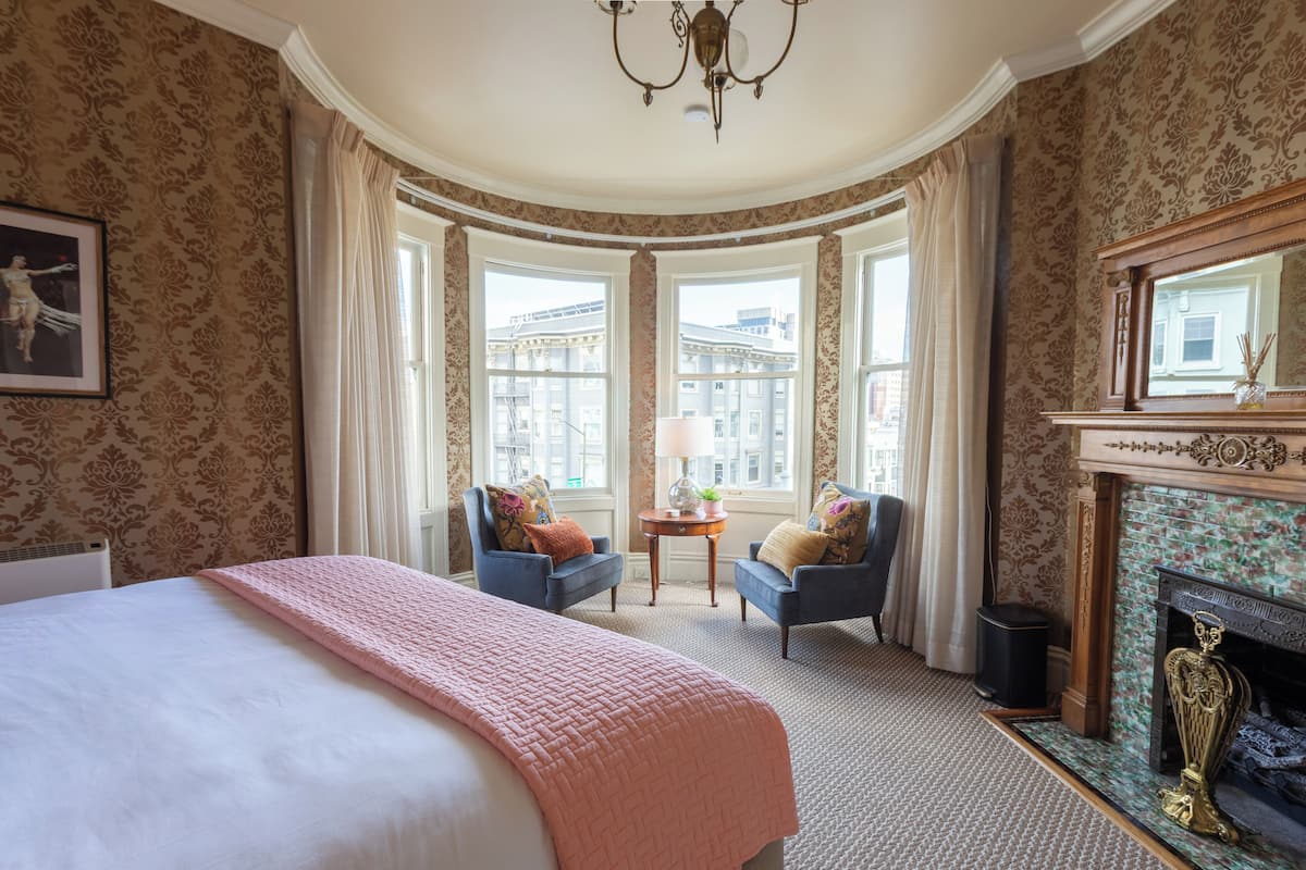 Suite | Premium bedding, individually decorated, individually furnished