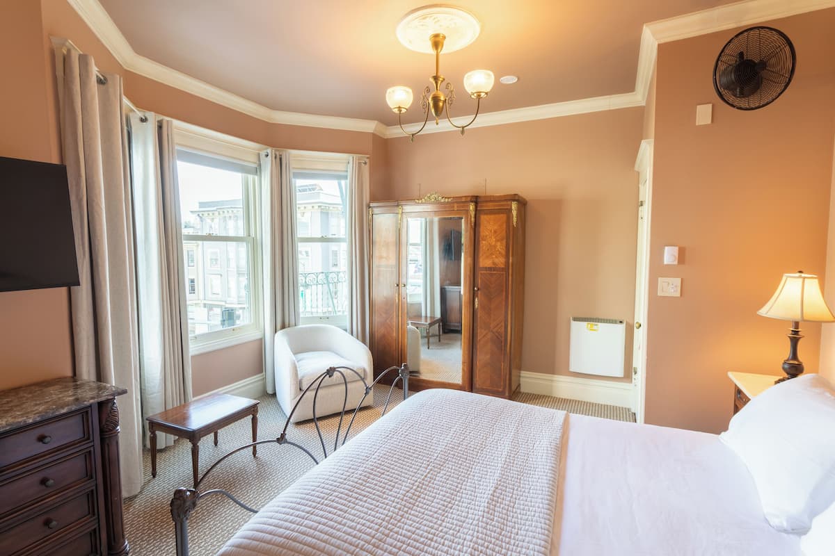 Standard Double Room, 1 Queen Bed | Premium bedding, individually decorated, individually furnished