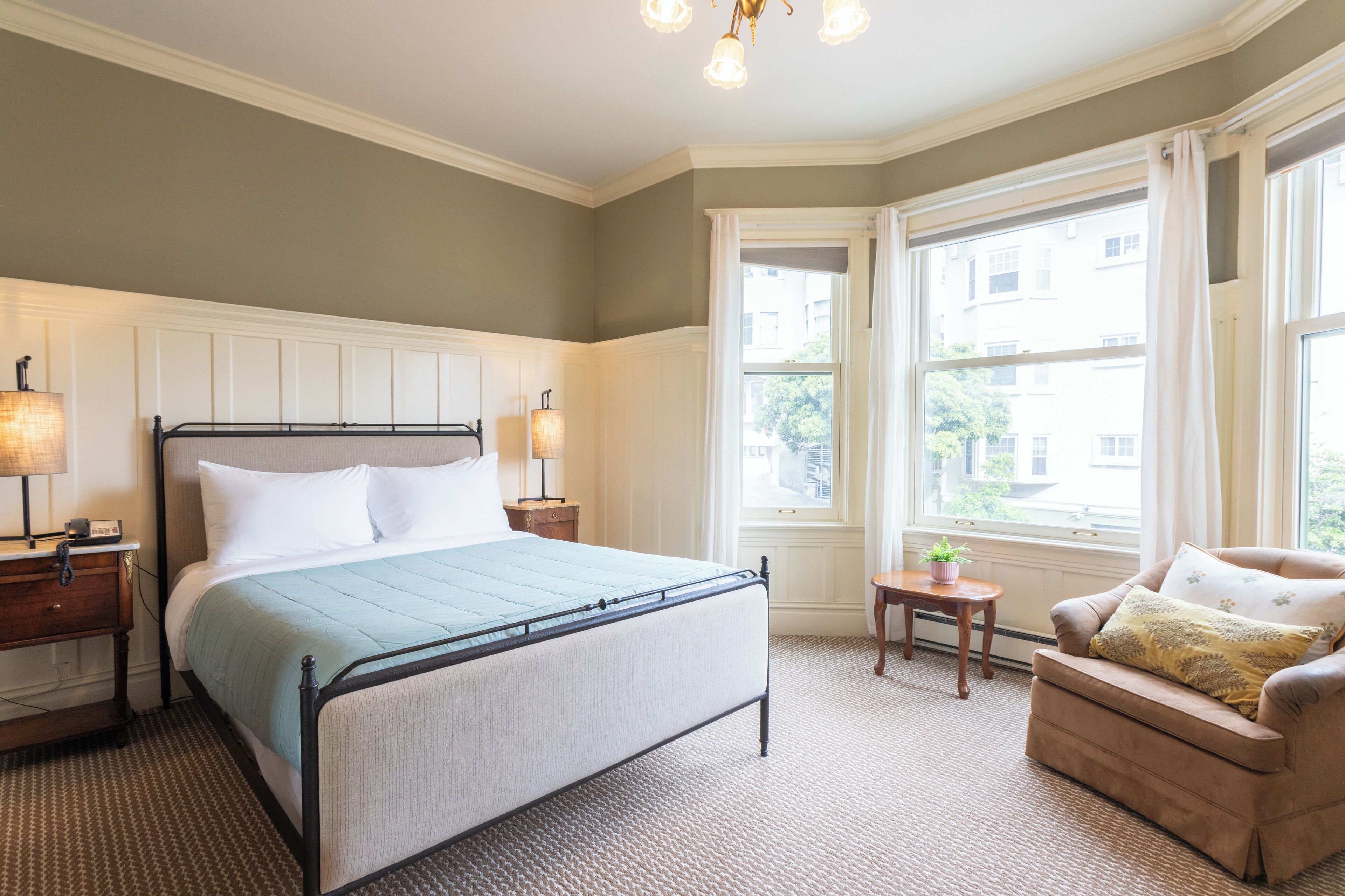 Deluxe Double Room, 1 Queen Bed | Premium bedding, individually decorated, individually furnished