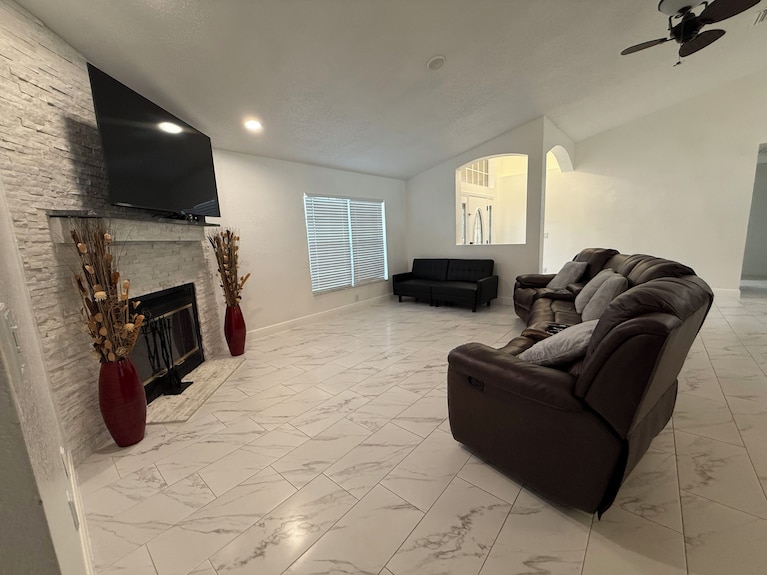 The Perfect Gateway Home With A Large Pool Area, Gazebo, All Fenced In. - Spring Hill, FL