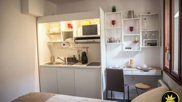 1 camera, una scrivania, ferro/asse da stiro, Wi-Fi