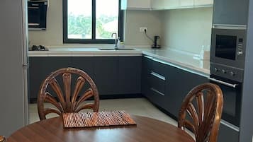 Luxury Apartment, 3 Bedrooms, Balcony, Ocean View | Private kitchen | Full-size fridge, microwave, oven, stovetop