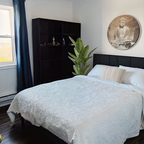Quite 5 room home near the ocean in town