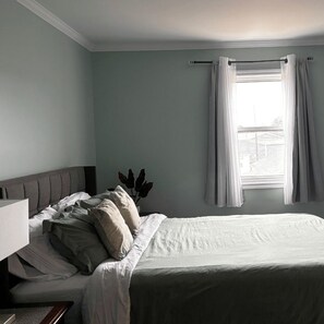 5 bedrooms, iron/ironing board, WiFi, bed sheets
