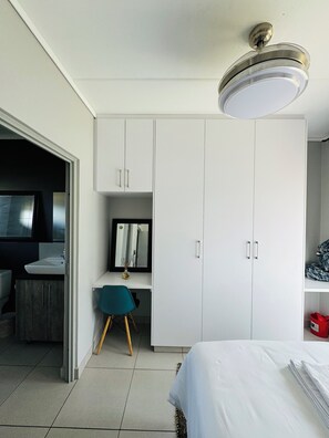 2 Schlafzimmer, Schreibtisch, Bügeleisen/Bügelbrett, kostenloses WLAN