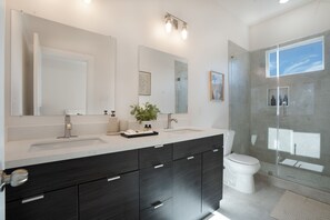 Dusche, Handtücher, Seife, Shampoo