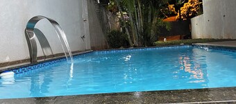 NEW HOUSE WITH AIR CONDITIONING AND POOL