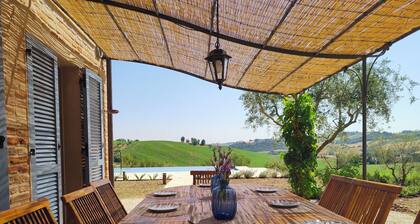 Oleander Farmhouse, Corinaldo. With private pool and AirCo