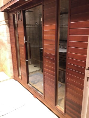 Shower - Superb Chalet in the heart of Font-Romeu for up to 12 people (Font-Romeu-Odeillo-Via)