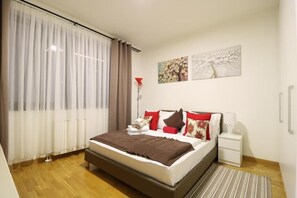 1 slaapkamer, een strijkplank/strijkijzer, wifi, beddengoed