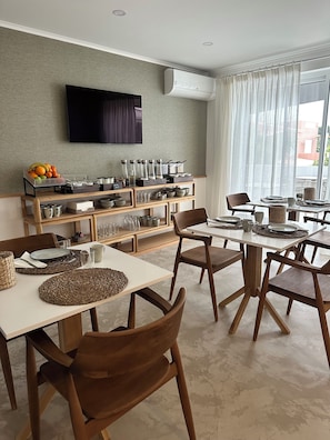 Café da manhã continental grátis todos os dias