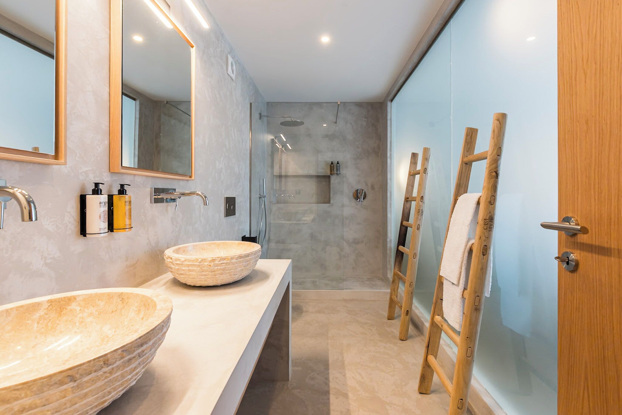Phòng đôi Deluxe, quang cảnh một góc biển | Phòng tắm | Buồng tắm vòi sen, đồ dùng nhà tắm miễn phí, máy sấy tóc, khăn tắm 