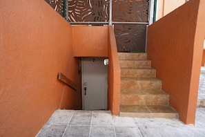 Interior - Cozy 1-bedroom basement apartment in lovely Miami with AC (Miami)