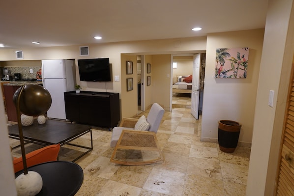 Interior - Cozy 1-bedroom basement apartment in lovely Miami with AC (Miami)