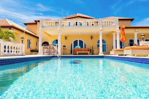 4-bedroom house in charming quiet Harbour Ridge with AC, WiFi. Relax and unwind