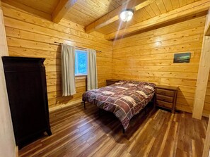 3 bedrooms, WiFi, bed sheets - Trailblazer — Spacious Rustic Cabin for Groups (Delta Junction)