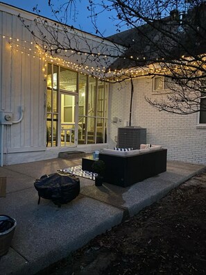 Terrace/patio - SLEEPS 15-Shady Grove Area Home-5 Bdrms & flex area 6th Bdrm, in vibrant Memphis (Memphis)