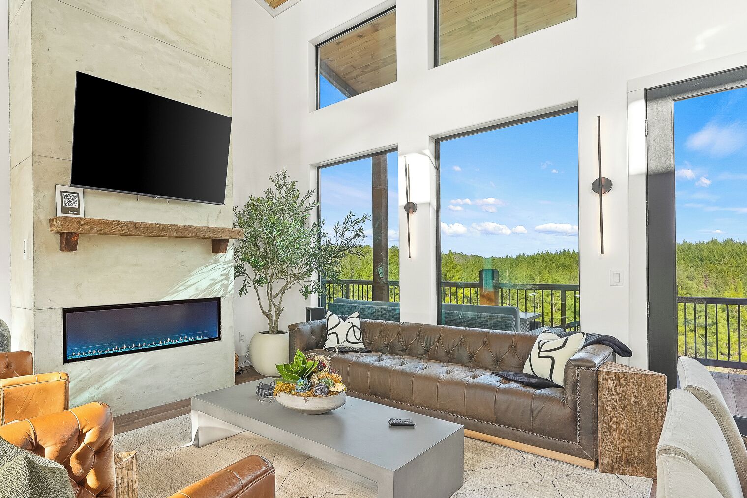 Smart TV, fireplace, stereo