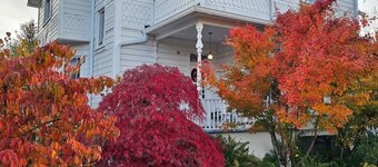 Hedges House - Upstairs