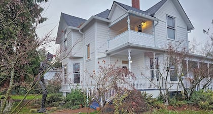 Hedges House - Upstairs