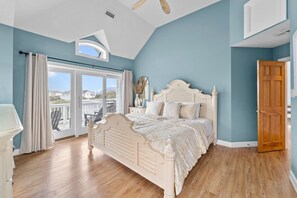 6 室のベッドルーム、旅行用ベビーベッド、WiFi、ベッドシーツ