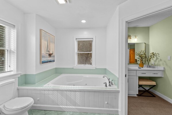 Full Ensuite Bathroom