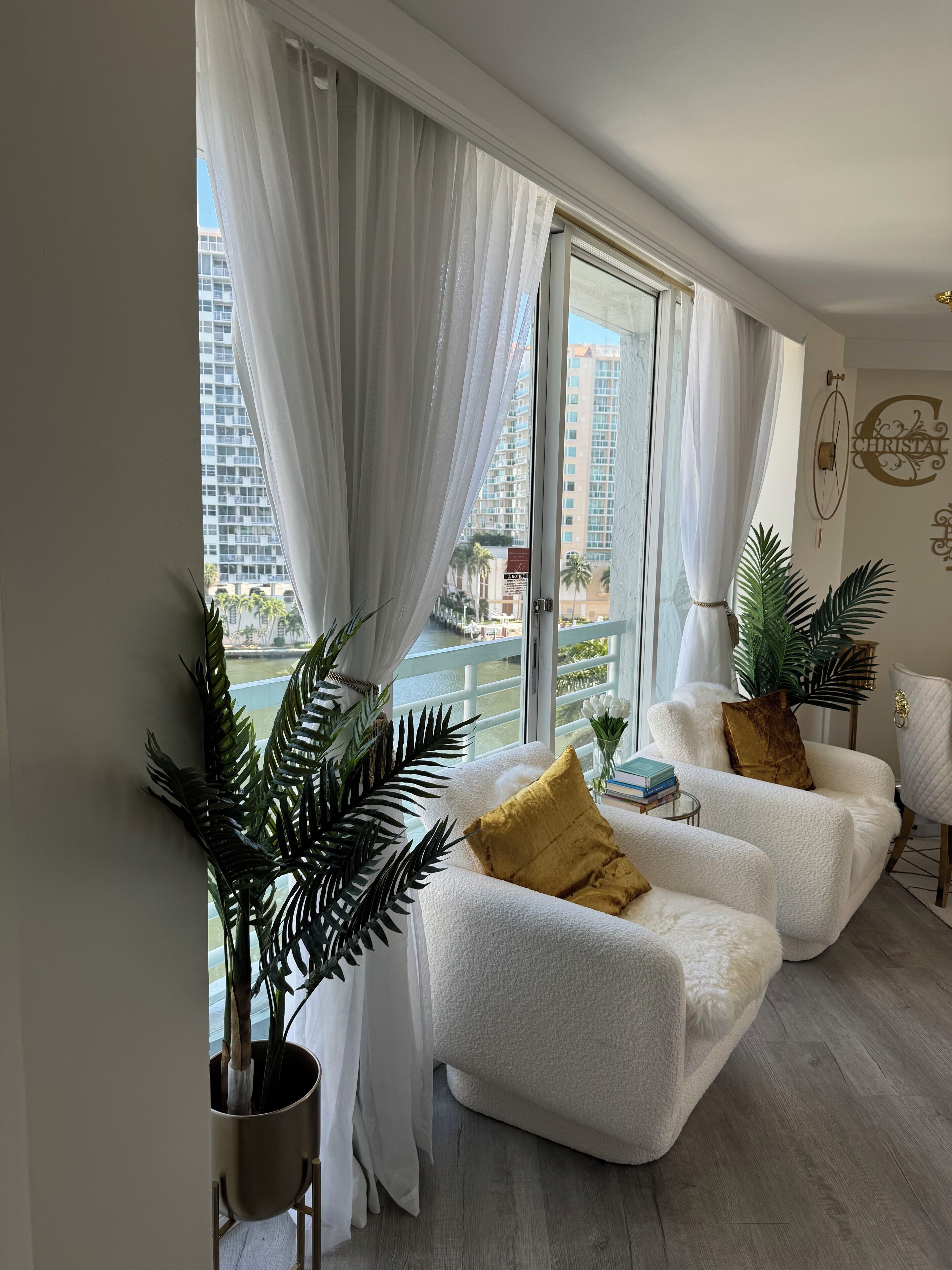 Classy, Eclectic, Congenial Hotel Suite In Charming Fort Lauderdale Florida - Hollywood, FL