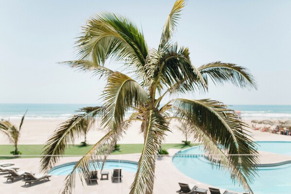 Caja de seguridad en la habitación y escritorio 