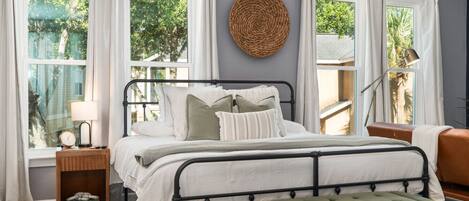 1 dormitori, escriptori, planxa i posts de planxar i wifi gratuïta