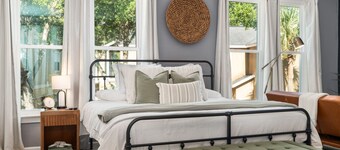 Haile Retreat – King Bed, Workspace, Private Entry