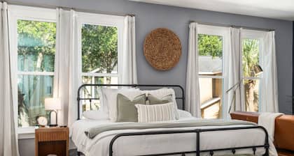 Haile Retreat – King Bed, Workspace, Private Entry