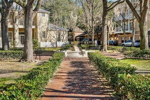 المنطقة المحيطة بالمنشأة