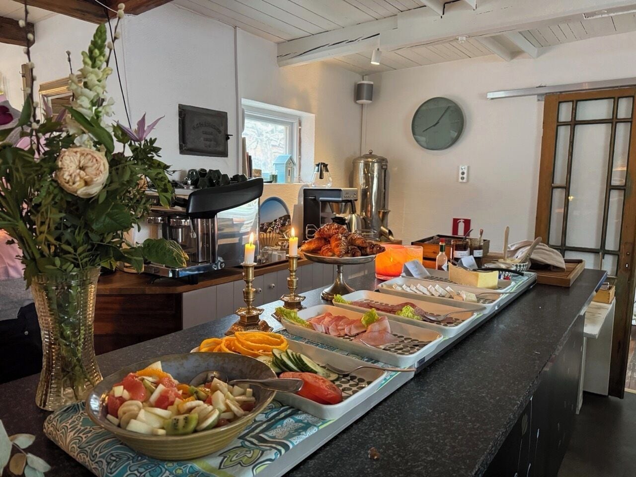 Gratis frukost enligt egen beställning varje dag 