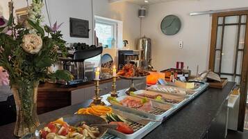Gratis frukost enligt egen beställning varje dag