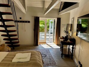 Premium bedding, in-room safe, blackout curtains, iron/ironing board - Wisteria Österlen  (Simrishamn)