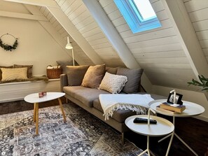 Superior Double Room, Courtyard View, Malin | Living area | 0-inch Smart TV with digital channels, Netflix, streaming services - Wisteria Österlen  (Simrishamn)